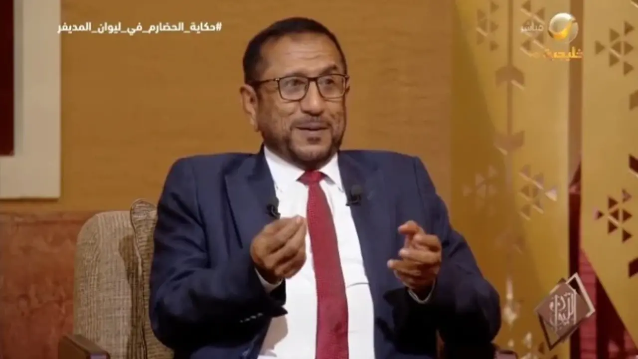 سر حرف الباء في الأسماء الحضرمية يكشفه كاتب يمني في مقطع فيديو